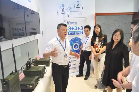 國(guó)家工信部無(wú)線電管理局、福建省工信廳等領(lǐng)導(dǎo)一行蒞臨北峰通信參觀指導(dǎo)