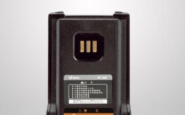 如何給對(duì)講機(jī)充電？